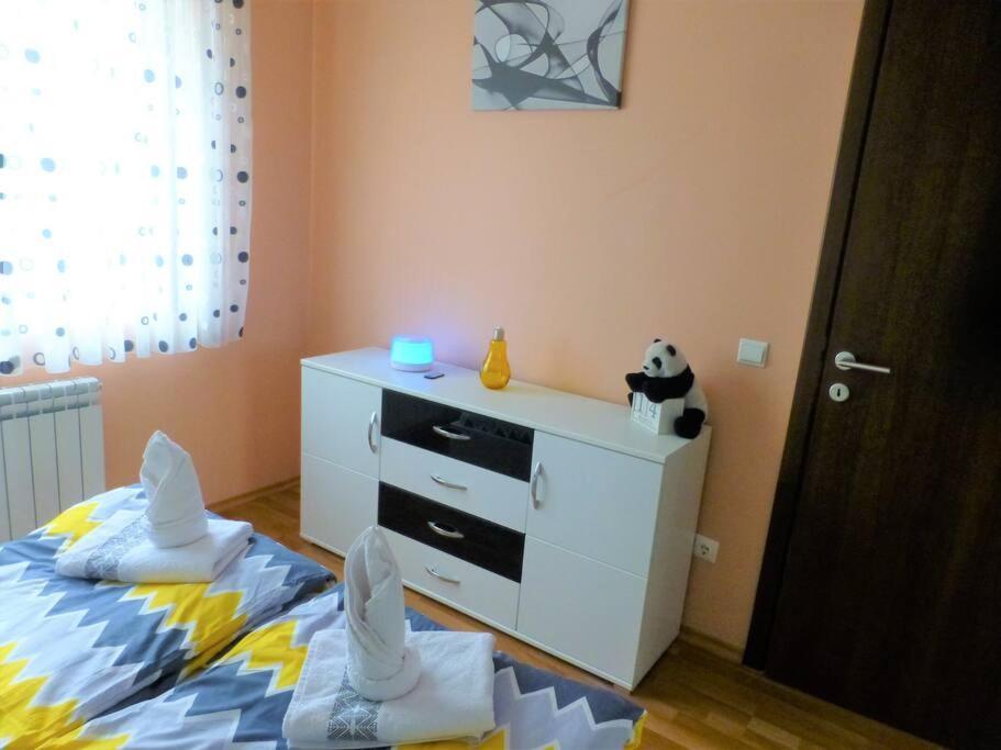 Mia's Apartment, Stylish One Bedroom Апартаменти Софія
