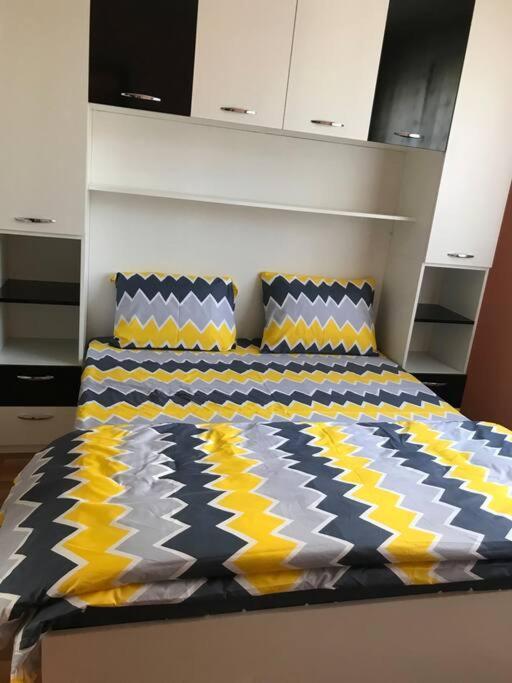 דירה Mia's Apartment, Stylish One Bedroom סופיה